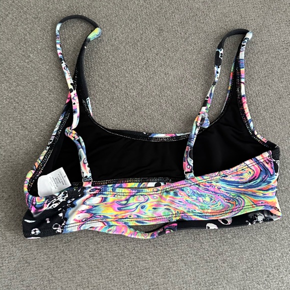 Liquid Tripp Sporty Cut Out Crop Top - Black - Picture 2 of 3